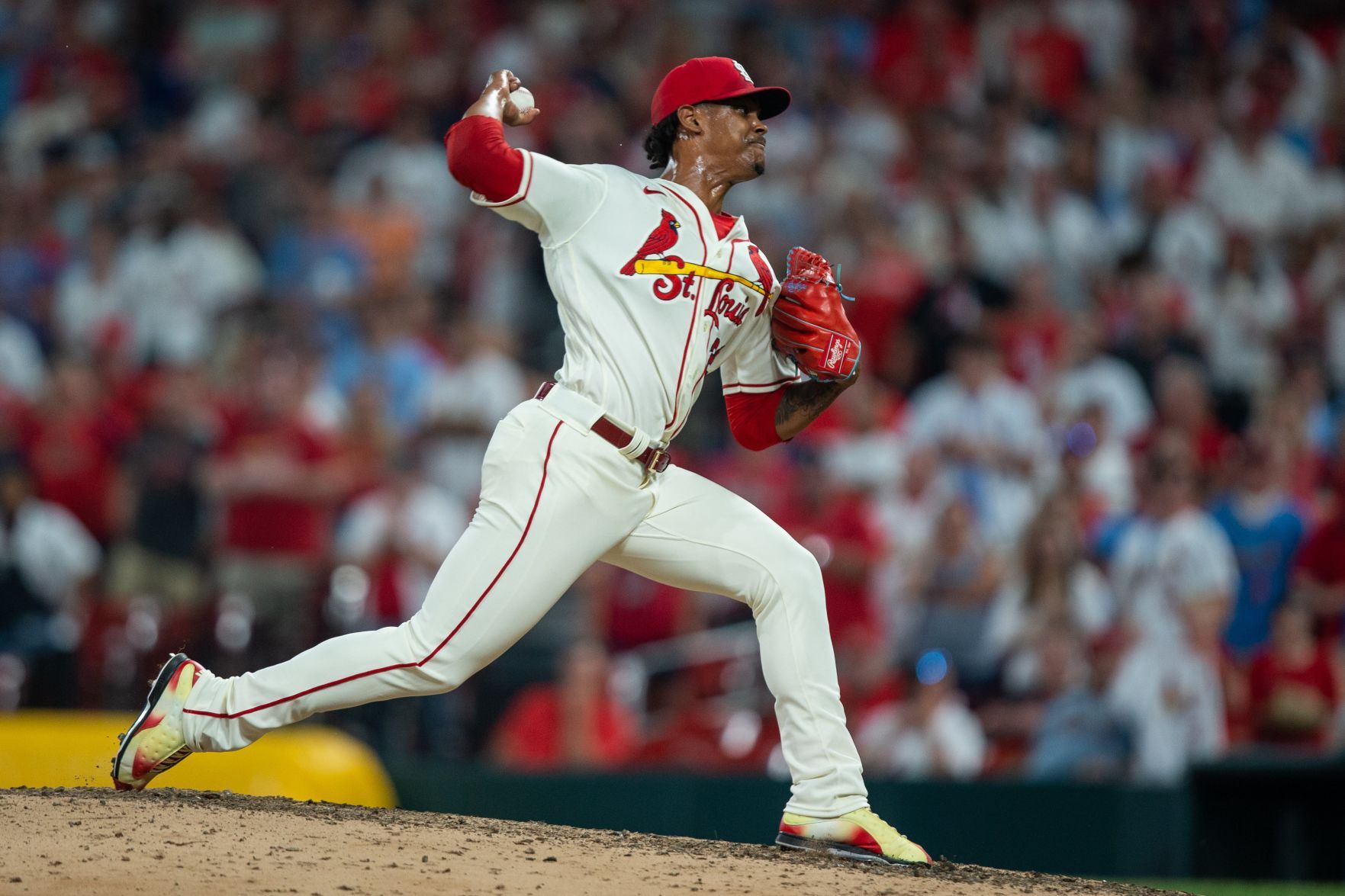 Cardinals try to even up series against Giants